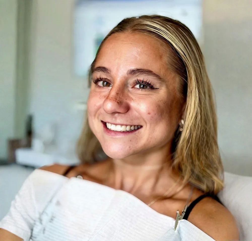 Strahlendes Lächeln nach Bleaching